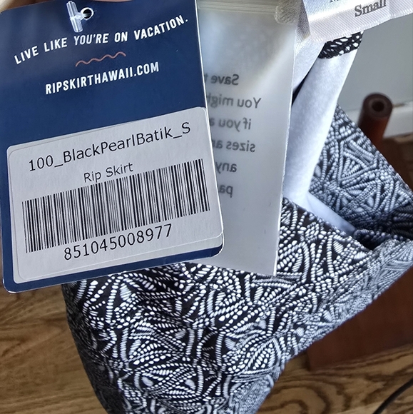 Ripskirt Hawaii New Lotta Leg Wrap Skirt Black Pearl Batik Length 1 Sz Small - Picture 10 of 12